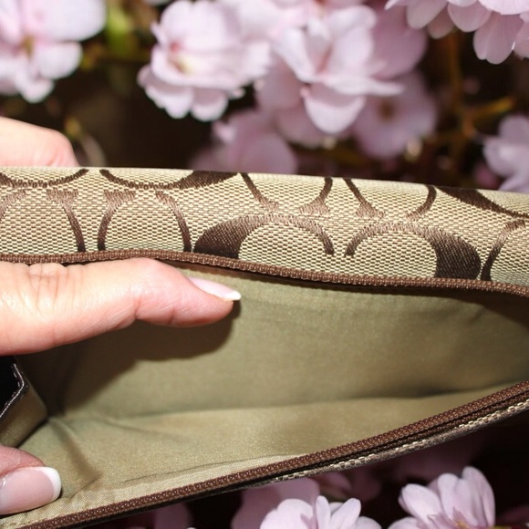 Coach Hamptons Signature Canvas Long Wallet with Checkbook - EUC - Picture 5 of 15